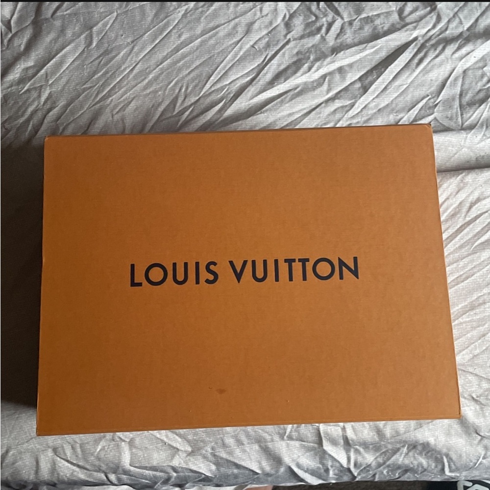 Black Louis Vuitton Messenger Bag - Picture 3 of 7